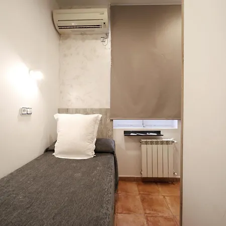 Hostal Las Fuentes (Adults Only) Madrid Exterior photo